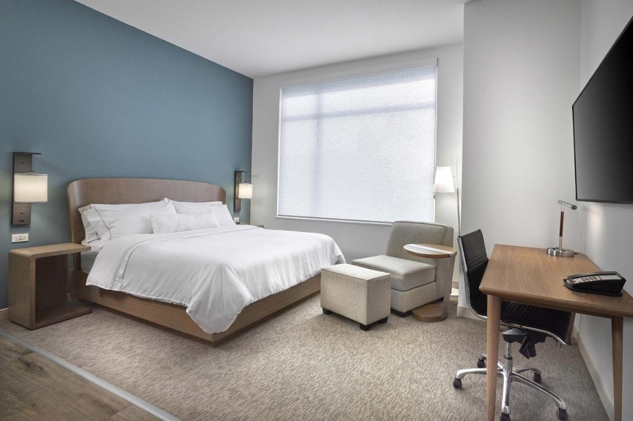 Element Peninsula Town Center 3*